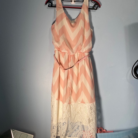 Pink and off white dress with belt size large - Picture 6 of 11